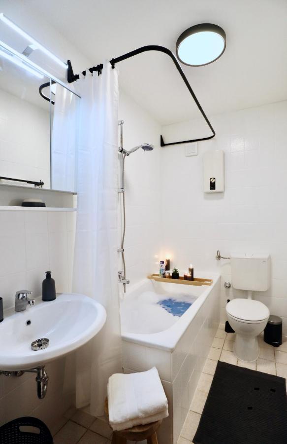 Sapphire Apartment: Free Parking + Netflix + Bathtub Essen Exterior foto